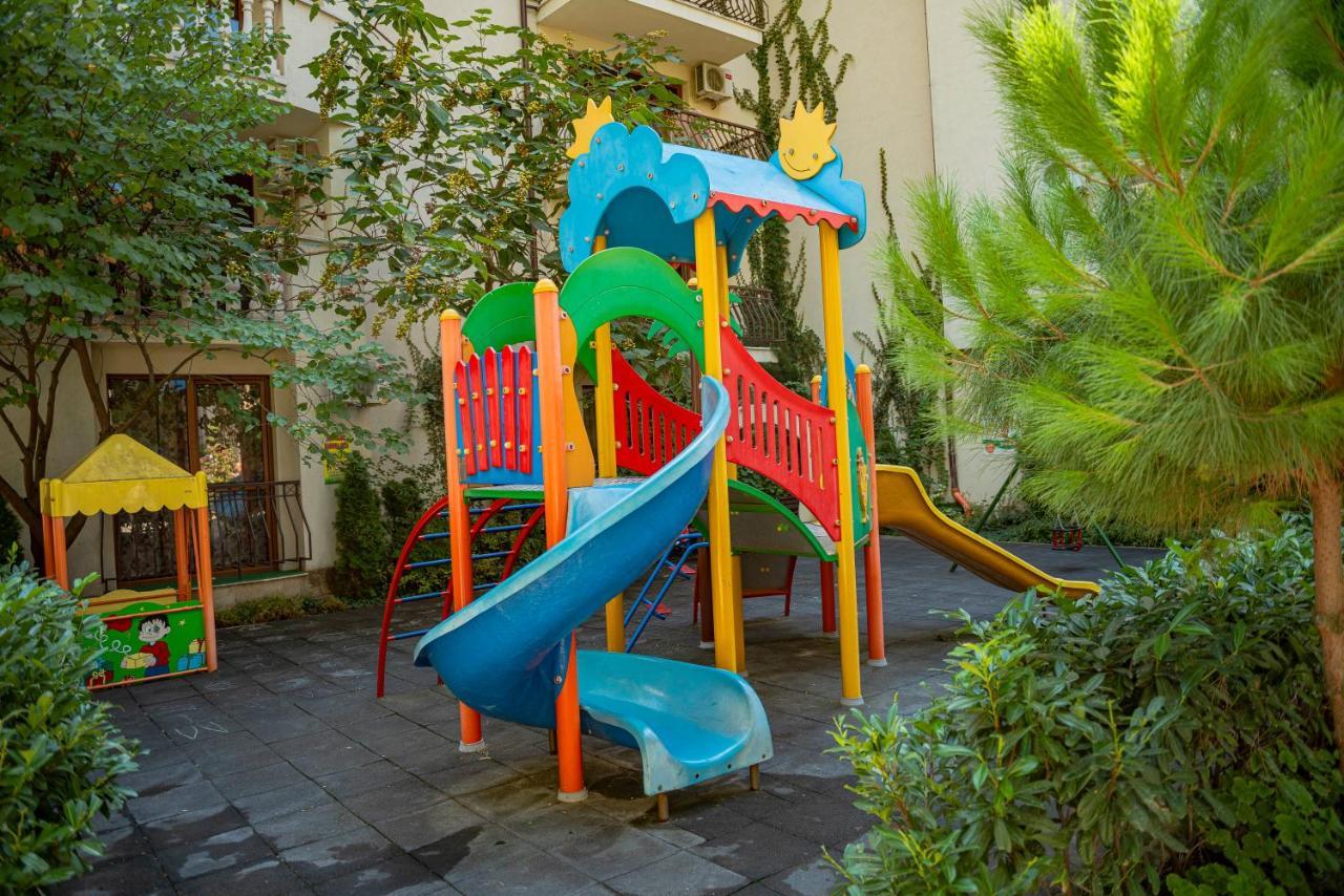 Menada Apartments In Cascadas Slăntjev Brjag Exteriör bild